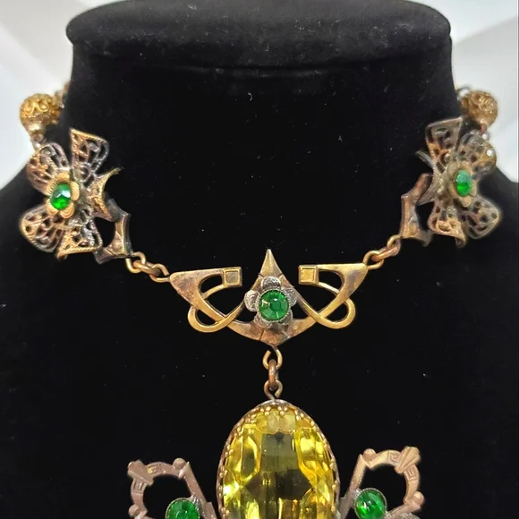 1 of a Kind Vintage CZECH Uranium Glass Boar Necklace 4 Luck - Picture 4 of 11